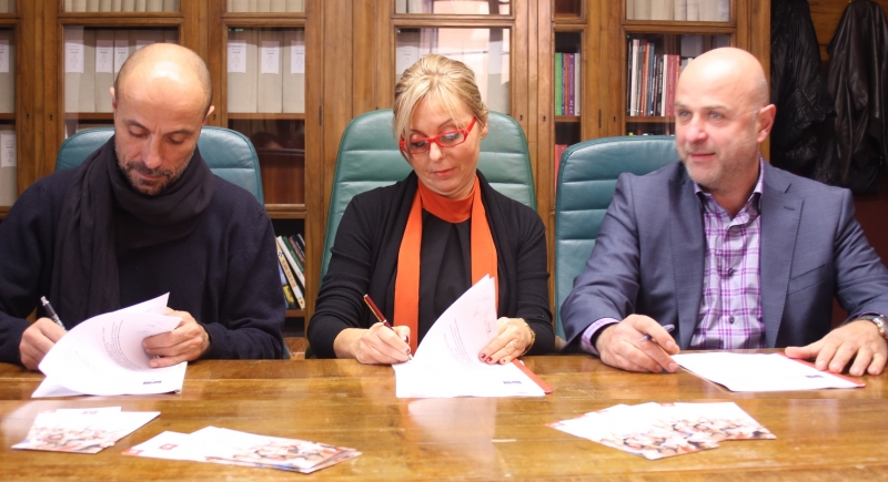 La firma dell'accordo di genre