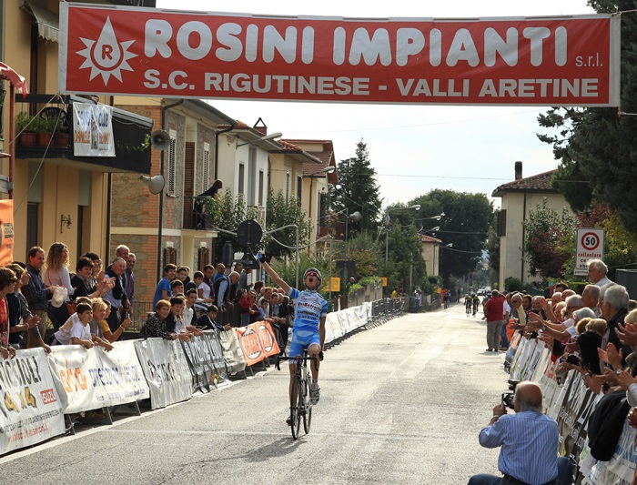 Giro-Valli-Aretine-Juniores_Arrivo-2012-Alessio-Gessa-(Foto-Landucci).jpg