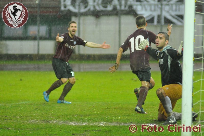 Idomela esulta dopo un gol