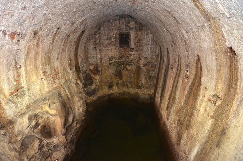 monte-san-savino-cisterna-sotto-il-cortile.jpg